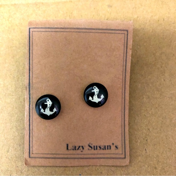 Lazy Susan’s black and white anchor earrings. NEW on original jewellery card. - Picture 1 of 4